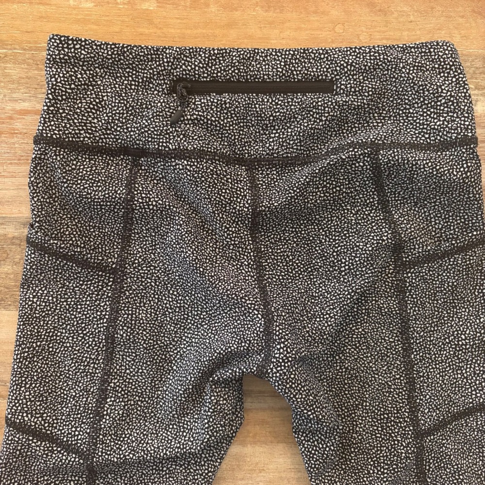Lululemon Tight Stuff Tight II Black White Dot Splatter Leggings Sz 6 Reflective - Picture 5 of 11